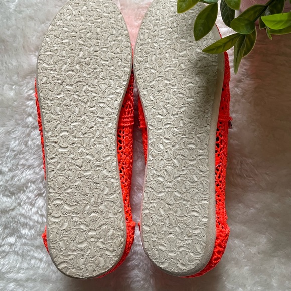 Toms womenswear neon coral crochet shoes - Picture 3 of 7
